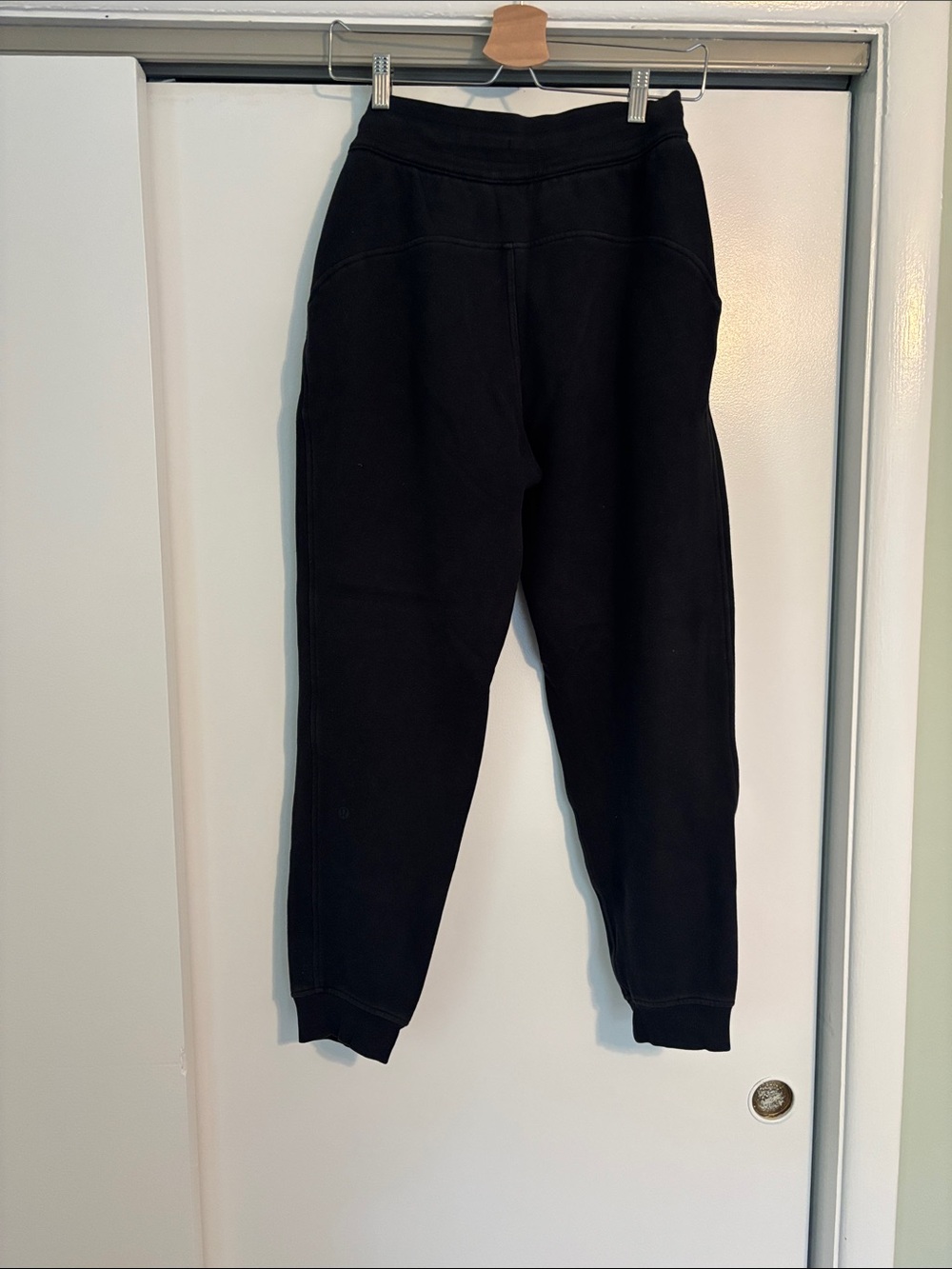 Lululemon Black Scuba Relaxed Joggers - Picture 4 of 4